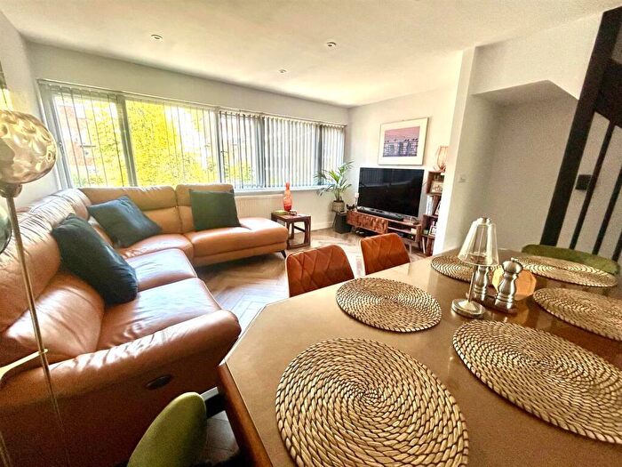 3 Bedroom House To Rent In Newton Court, Haywards Heath, RH16