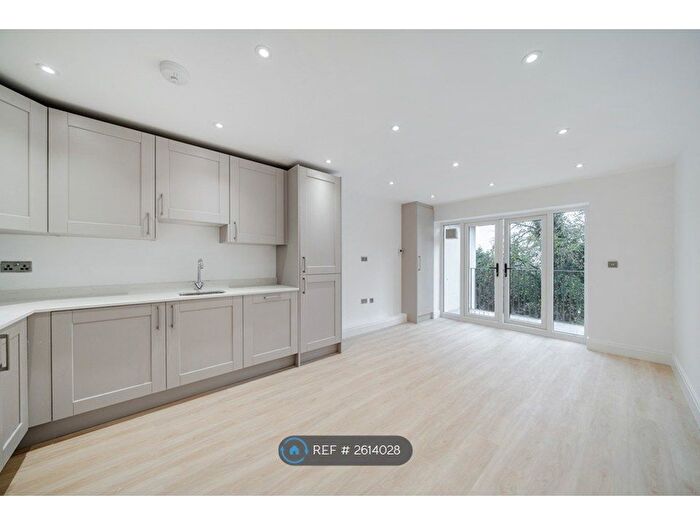 1 Bedroom Flat To Rent In West Hill, South Croydon, CR2