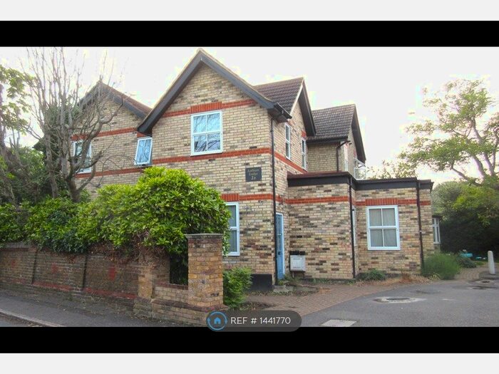 1 Bedroom Flat To Rent In Queens Road, Hampton Hill, TW12