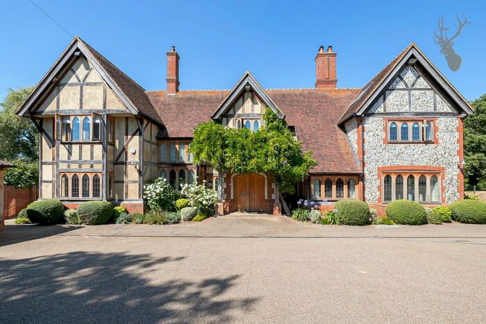 7 Bedroom Property To Rent In Epping New Road, Buckhurst Hill, IG9