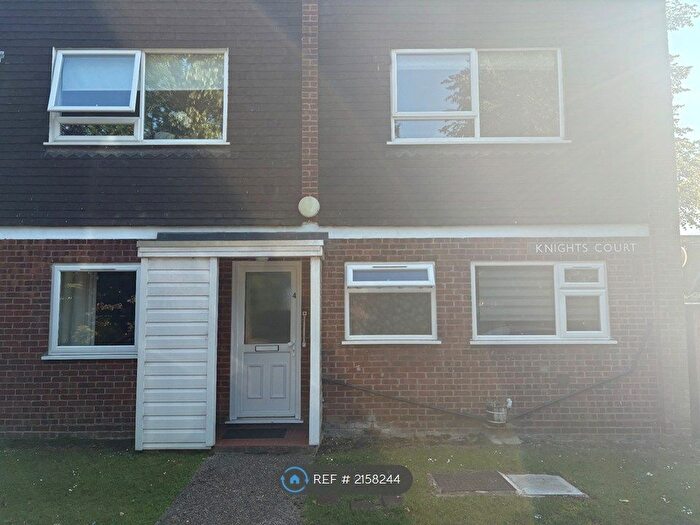 2 Bedroom Flat To Rent In High Road, Bushey Heath, Bushey, WD23