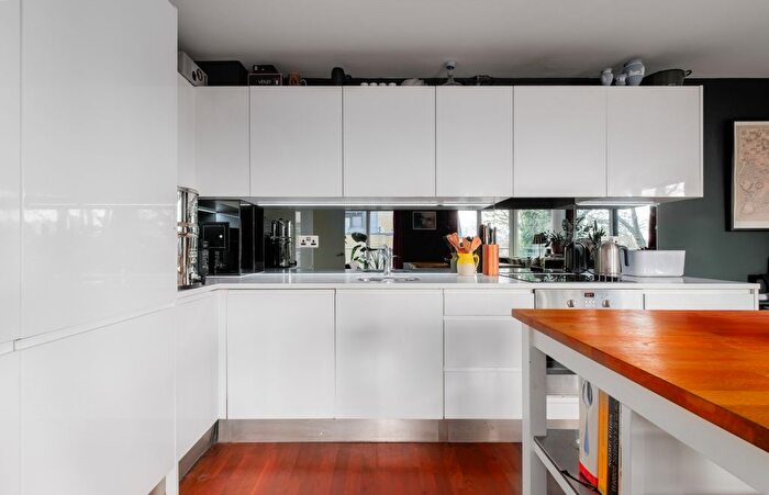 2 Bedroom Flat To Rent In Wharf Street, Deptford, SE8