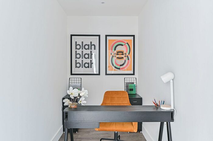 1 Bedroom Flat For Sale In The Wharf Collection, Battersea, London, SW11