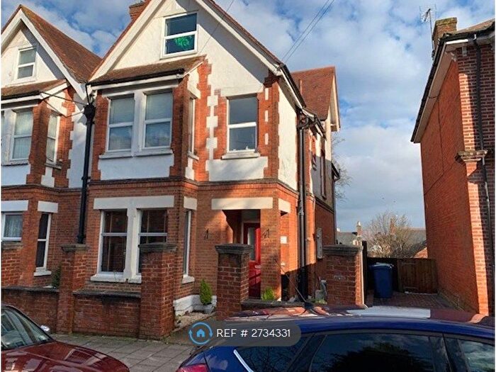 2 Bedroom Flat To Rent In Cargate Avenue, Aldershot, GU11