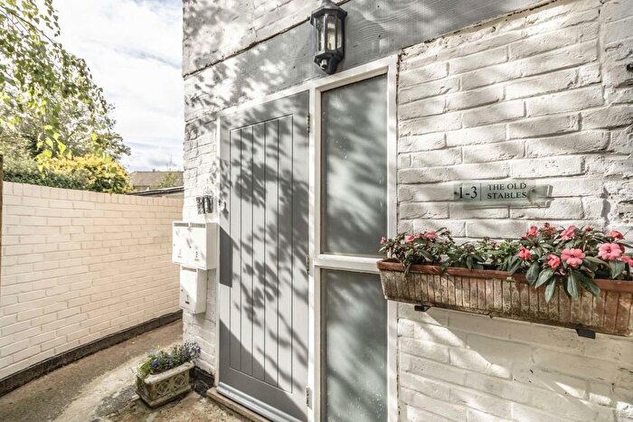 2 Bedroom Flat To Rent In Oak Hill Crescent, Surbiton, KT6