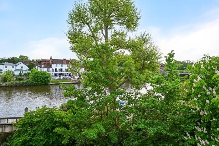 2 Bedroom Flat To Rent In Staines, Surrey, TW18