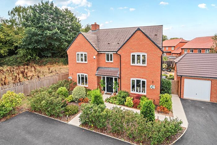 5 Bedroom Detached House For Sale In Westbroke Way, Farnham, GU10