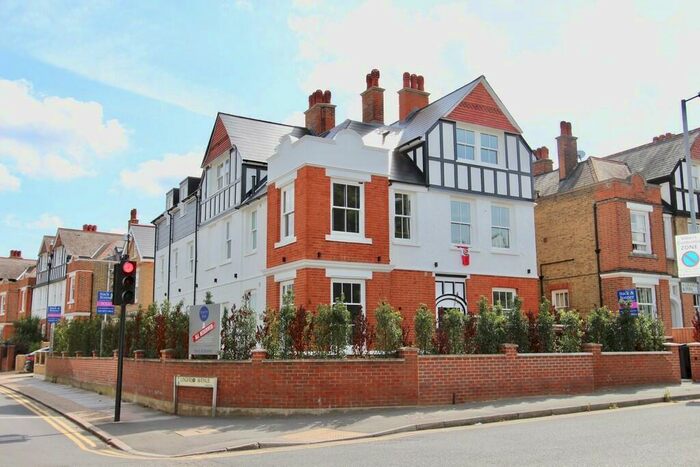 2 Bedroom Apartment To Rent In Surbiton, KT5