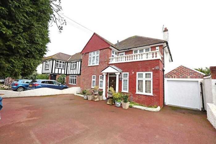 4 Bedroom Detached House For Sale In Brockley Close, Stanmore, HA7