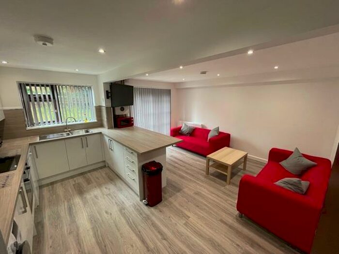 4 Bedroom Terraced House To Rent In Kenneggy Mews, Off Dawlish Road, Selly Oak, Birmingham, B29