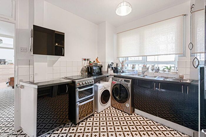 3 Bedroom Flat For Sale In Draycott Avenue, Chelsea, London, SW3