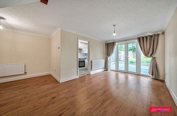 3 Bedroom Detached House To Rent In St. Johns Close, London, N14