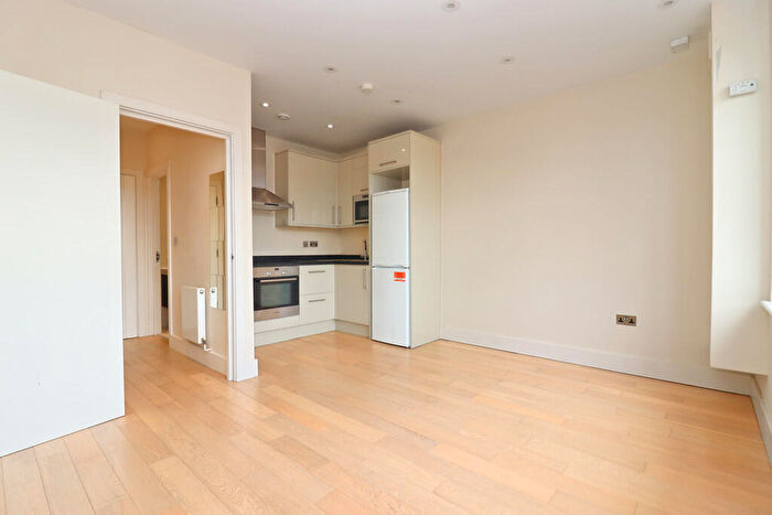 1 Bedroom Apartment To Rent In Barnsbury Lane, Surbiton, KT5