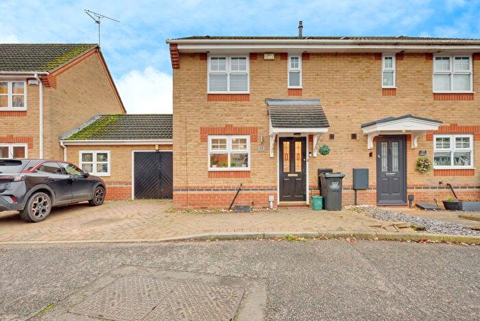 3 Bedroom Semi Detached House For Sale In Waverley Road, Basildon, SS15