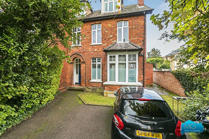 Apartment To Rent In Market Place, East Finchley, London, N2