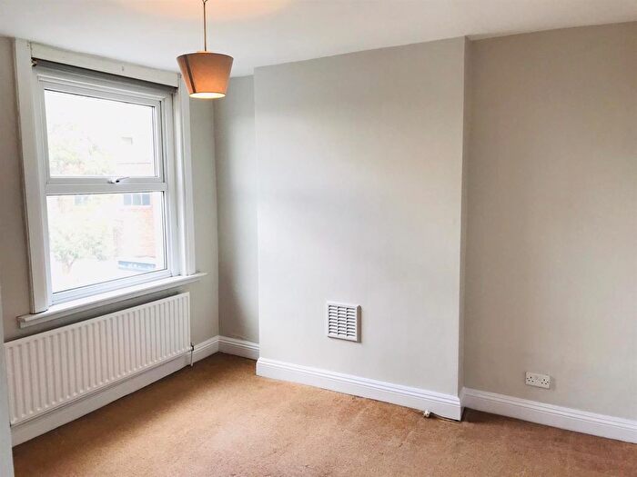 1 Bedroom Flat To Rent In Landor Road, London, SW9