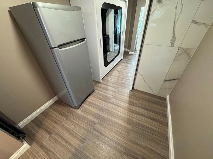 1 Bedroom Flat To Rent In Brabazon Road, Hounslow, TW5