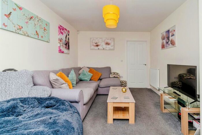 2 Bedroom Semi-Detached House For Sale In Bolton Rise, Tipton, DY4