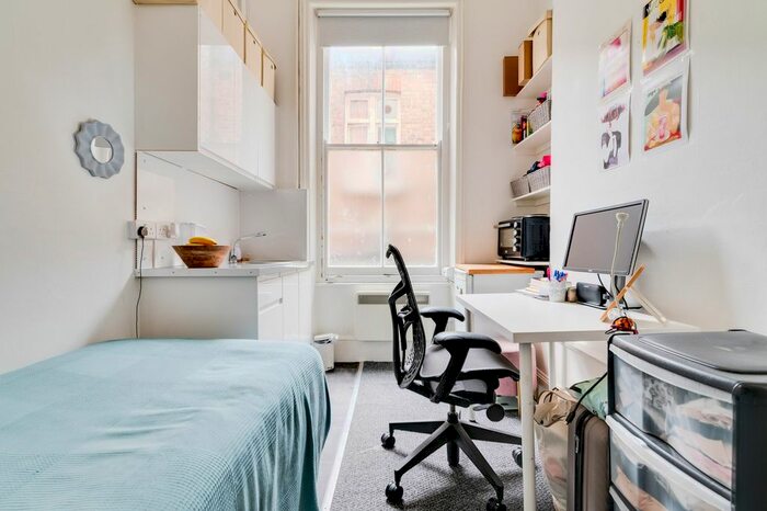 Studio To Rent In Pembridge Villas, London, W11