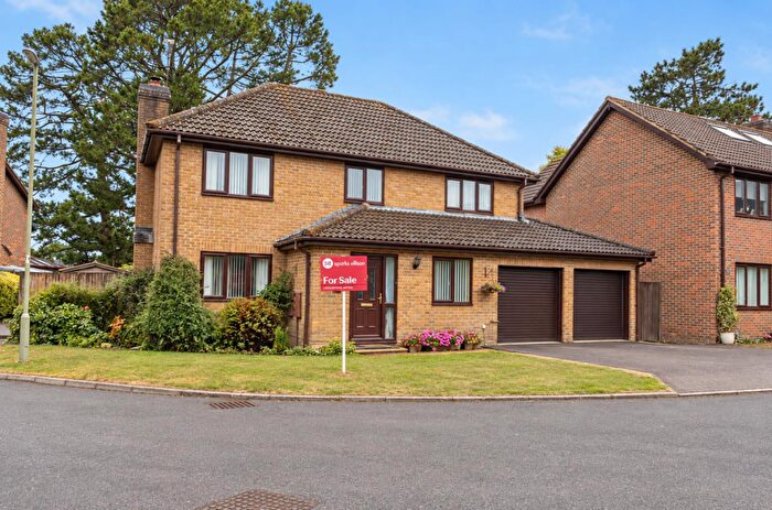 4 Bedroom Detached House For Sale In Meadowcroft Close, Otterbourne, SO21