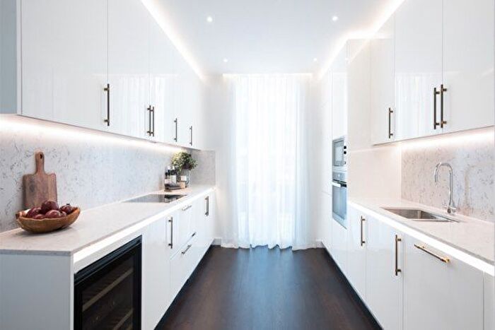 2 Bedroom Flat To Rent In Charles Clowes Walk, London, SW11