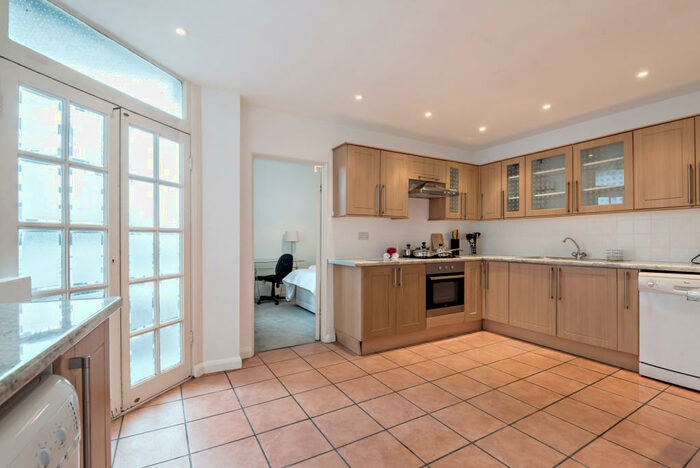 5 Bedroom Flat To Rent In London, NW8