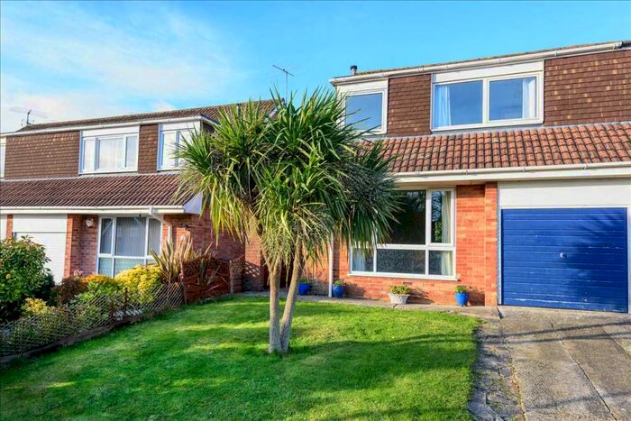 3 Bedroom Semi-Detached House For Sale In Hunters Close, Oakley, RG23