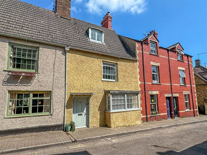 3 Bedroom Terraced House For Sale In Silver Street, Malmesbury, SN16