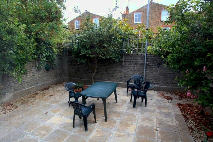 3 Bedroom Property To Rent In Tooting Bec Road, Tooting Bec, London, SW17