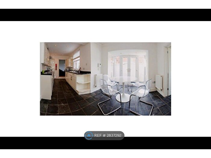 5 Bedroom Terraced House To Rent In Park Road, Loughborough, LE11