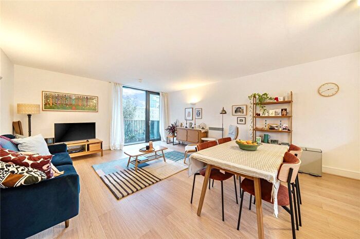 2 Bedroom Flat To Rent In City Walk, London, SE1