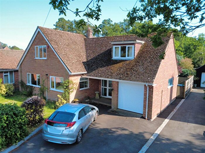 3 Bedroom Detached House For Sale In Essex Street, Newbury, RG14