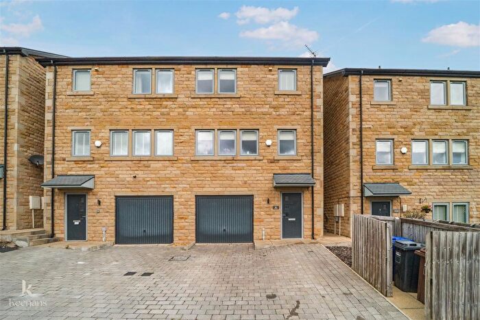 3 Bedroom Town House For Sale In Carry Field, Colne, BB8