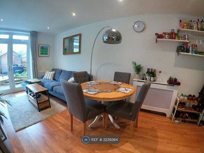 2 Bedroom Flat To Rent In Bickersteth Road, London, SW17