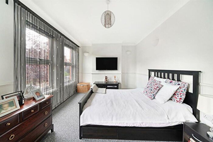 2 Bedroom Apartment To Rent In Diana Road, London, E17