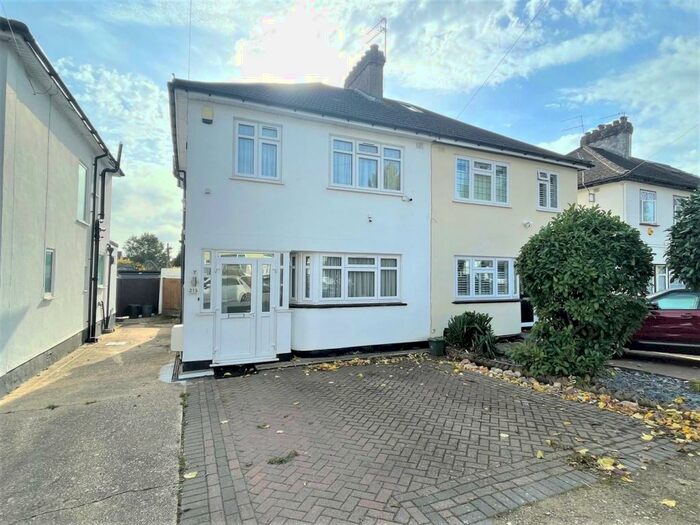 3 Bedroom Semi-Detached House To Rent In The Fairway, Ruislip, HA4