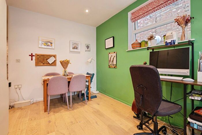 1 Bedroom Flat For Sale In Whytecliffe Road South, Purley, CR8