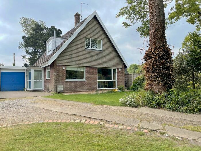 4 Bedroom Link Detached House For Sale In Corton Long Lane, Corton, Lowestoft, NR32