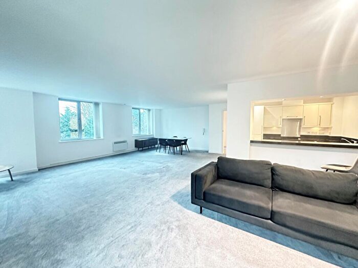 3 Bedroom Apartment To Rent In River Crescent, Nottingham, NG2