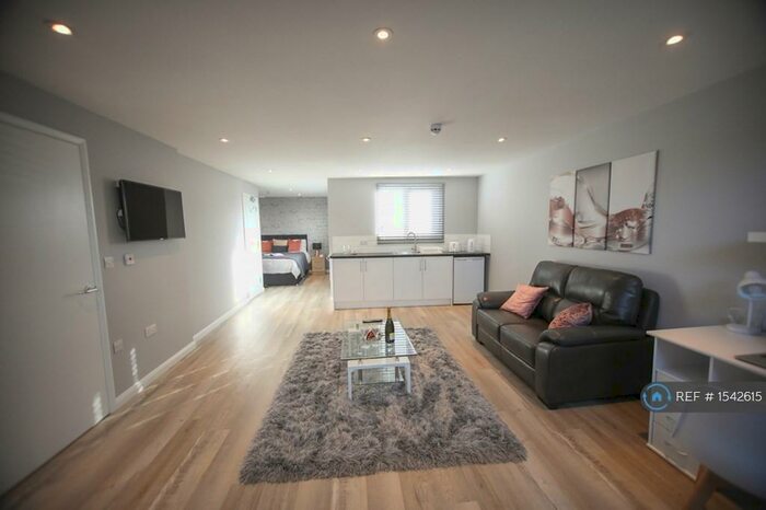 Studio To Rent In High Town Road, Luton, LU2