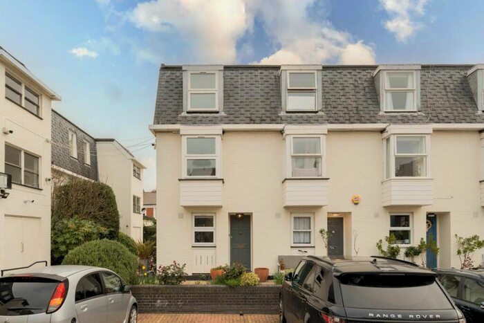 4 Bedroom House To Rent In Pooles Lane, Chelsea, SW10