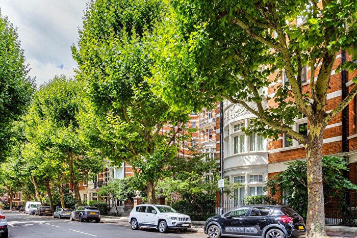 3 Bedroom Flat For Sale In Fitzjames Avenue, London, W14