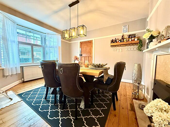 3 Bedroom Semi-Detached House For Sale In Baysham Street, Hereford, HR4 - Photo 5