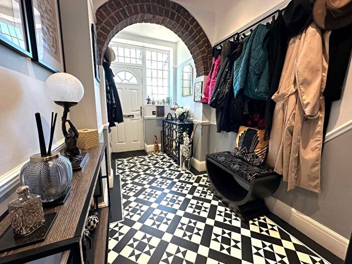 3 Bedroom End Of Terrace House For Sale In Hart Lane, Round Green, Luton, Bedfordshire, LU2