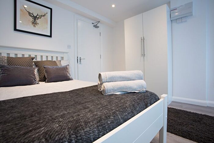 2 Bedroom Flat To Rent In Newington Butts, London, SE11