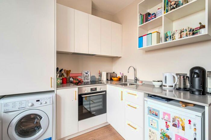 1 Bedroom Flat To Rent In Barnsbury Road, Barnsbury, London, N1
