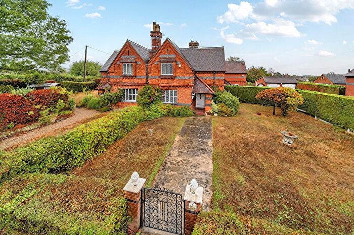 2 Bedroom Cottage For Sale In Oakley Green Road, Windsor, SL4