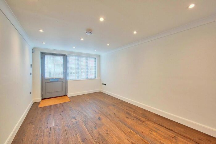 2 Bedroom Property To Rent In High Street, Hampton Wick, Kingston Upon Thames, KT1