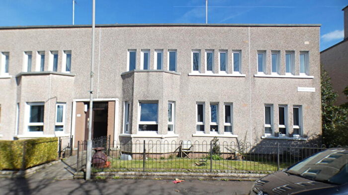 3 Bedroom Flat To Rent In Waterfoot Avenue, Glasgow, G53