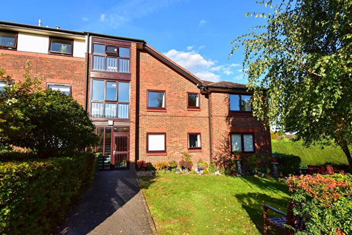 2 Bedroom Property For Sale In First Avenue, Watford, WD25